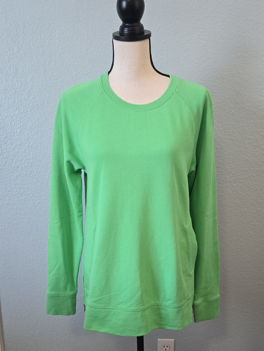 Lilly Pulitzer Luxletic Crewneck Sweatshirt in Kelly Green Side Zipper Sz Medium